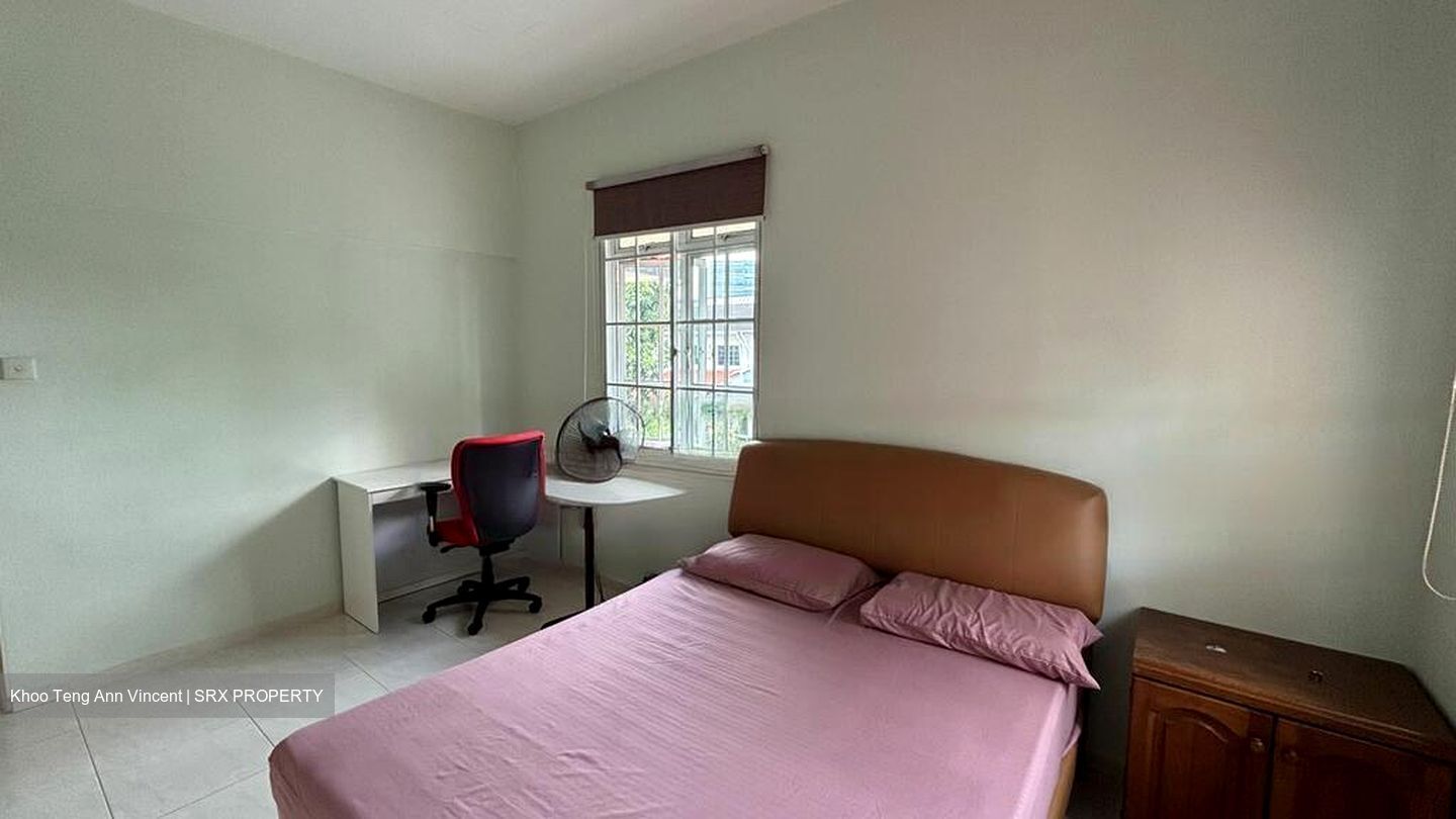 Charlton 18 (D19), Terrace #440241081